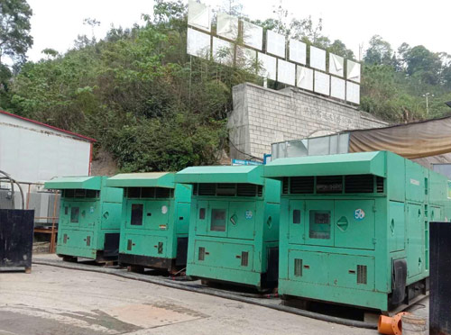 丛台先进的应急发电机系统中智能监测和控制系统如何确保电压稳定？